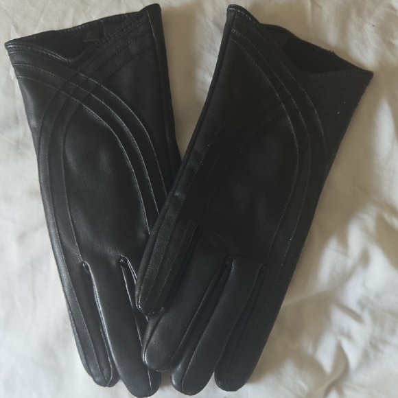 Accessories - Black Leather Gloves